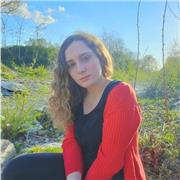 Studentessa impartisce ripetizioni di letteratura italiana, storia e inglese per studenti di tutte le classi da elementari a liceo